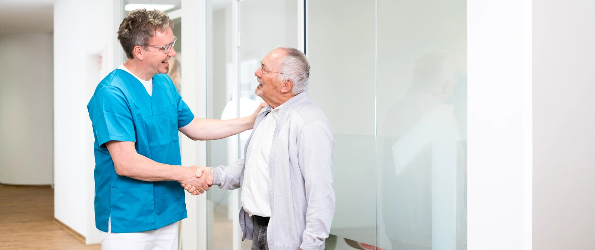 Dr. Rüdiger Soukup im Gespräch mit Patient